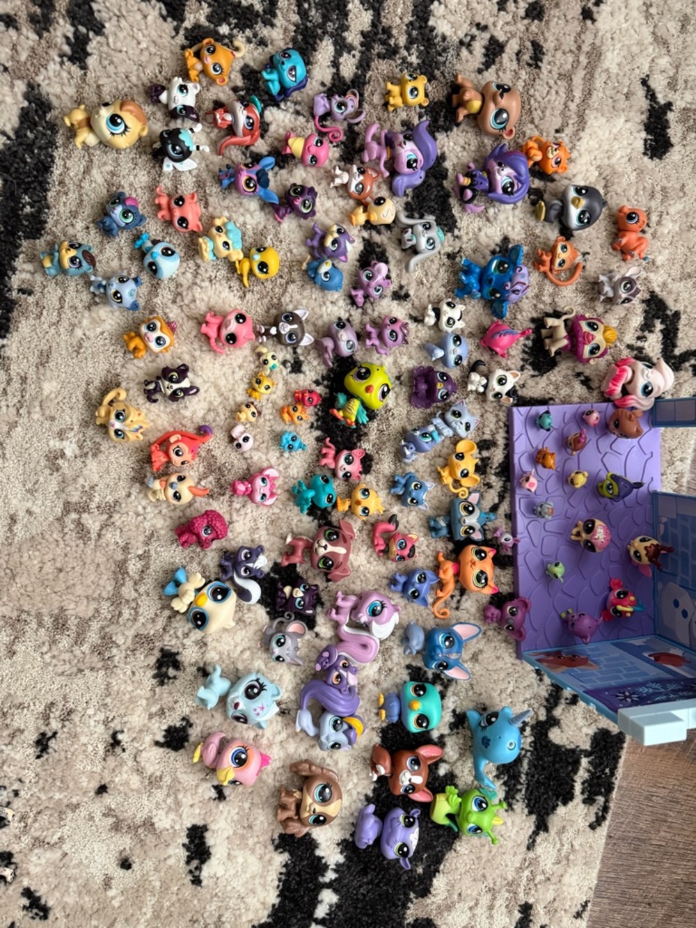 Littlest Pet Shop Assorted Small Pets - Mixed Colors - Picture 6 of 9